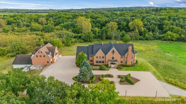 5N719 Castle DR, St. Charles, IL 60175