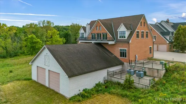 5N719 Castle DR, St. Charles, IL 60175
