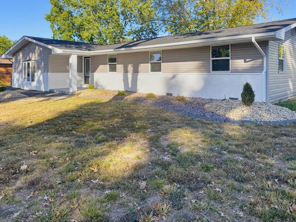 5 Bel Air DR, Centralia, IL 62801