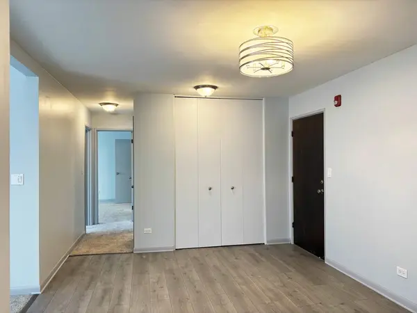 535 S Cleveland AVE S #305, Arlington Heights, IL 60005