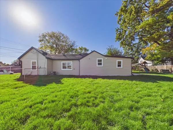 1027 Garfield AVE, Belvidere, IL 61008
