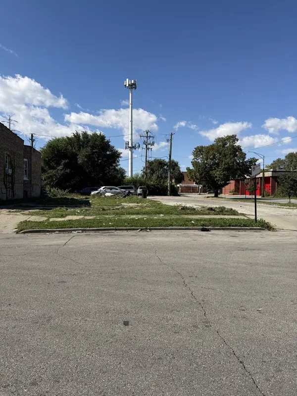 6700 S Eberhart AVE, Chicago, IL 60637