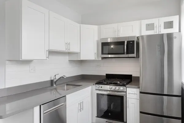 1521 W Sherwin AVE #510, Chicago, IL 60626