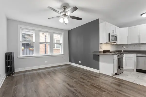 1521 W Sherwin AVE #209, Chicago, IL 60626