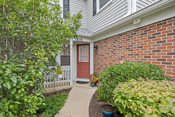 1816 Vermont DR, Elk Grove Village, IL 60007