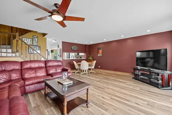 1816 Vermont DR, Elk Grove Village, IL 60007