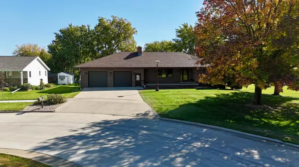 1604 Birchwood PL, Worthington, MN 56187