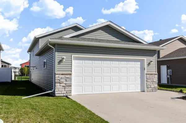 2107 Admiral DR W, West Fargo, ND 58078
