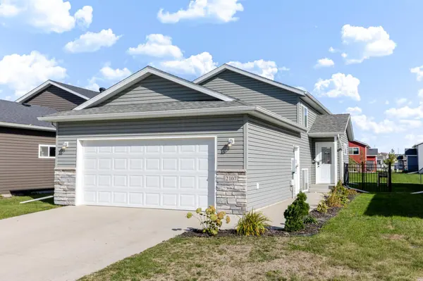 2107 Admiral DR W, West Fargo, ND 58078