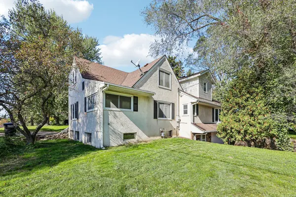 2347 Western AVE N, Roseville, MN 55113
