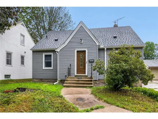 2002 Bush AVE E, Saint Paul, MN 55119