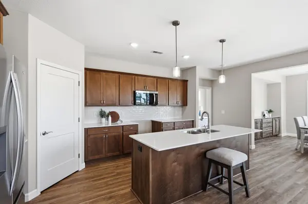 834 Walnut Grove LN, Hanover, MN 55341