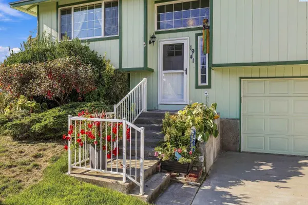 1941 Quail Court, West Richland, WA 99353