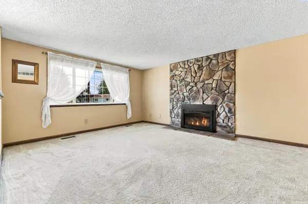 1941 Quail Court, West Richland, WA 99353