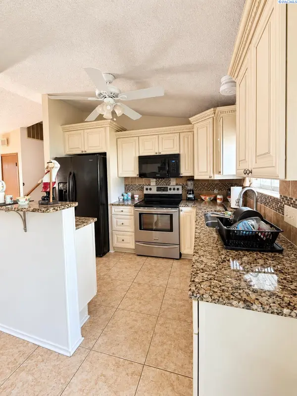 3513 W Opal ST, Pasco, WA 99301