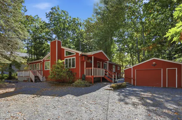 114 Stallion DR, Lords Valley, PA 18428