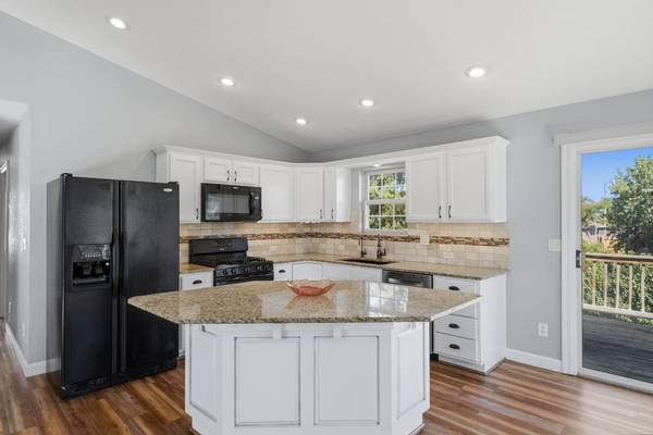 134 E Creekstone St, Mulvane, KS 67110
