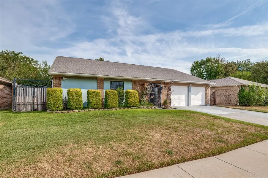 2307 Busch Drive, Arlington, TX 76014