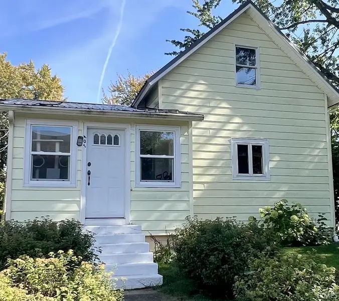 407 N Elm ST, Nappanee, IN 46550-1414