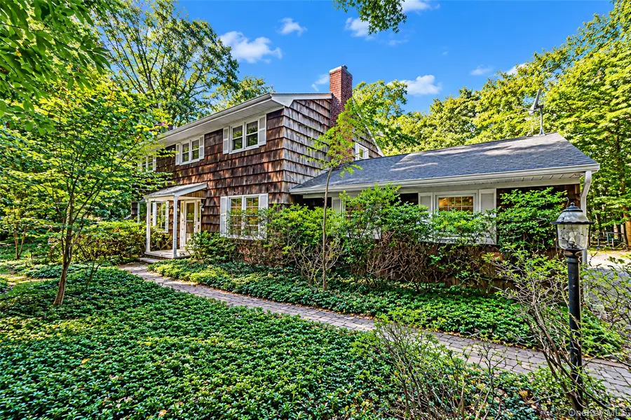 3 Gate RD, Head Of The Harbor, NY 11780