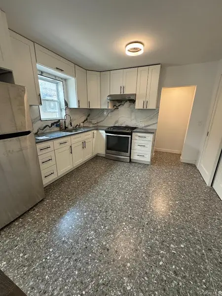 4302 20th RD #1, Astoria, NY 11105