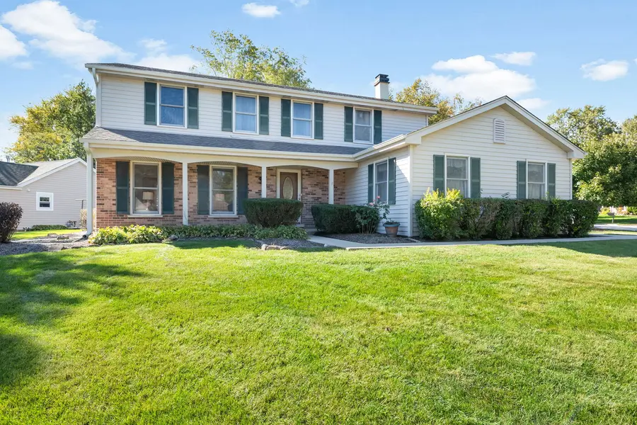 1717 Victoria RD, Mundelein, IL 60060