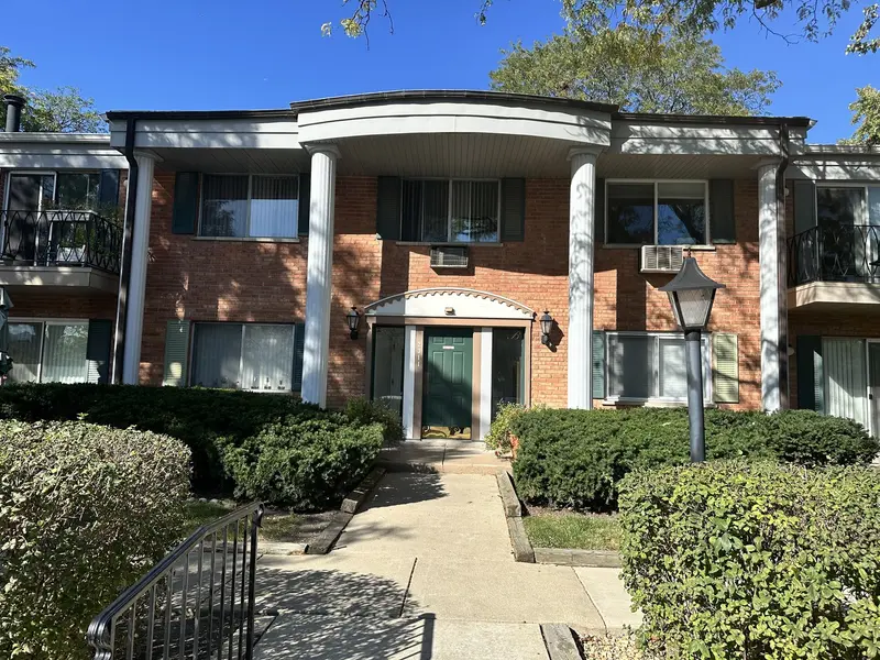 2311 S Goebbert RD S #B102, Arlington Heights, IL 60005