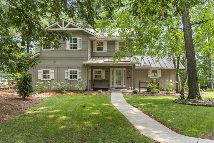 N2884 RAINBOW DR, Waupaca, WI 54981