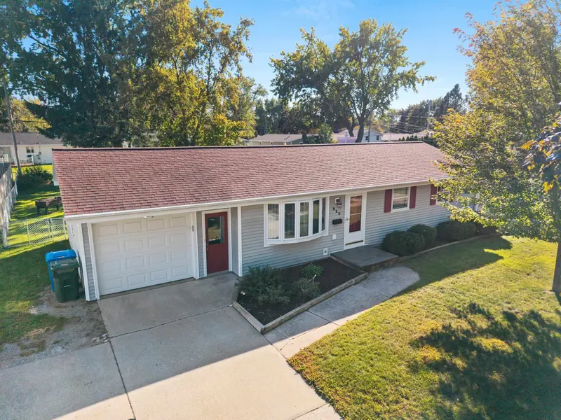 923 AMHART DR, De Pere, WI 54115-1124