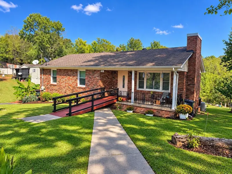 305 THIRD AVE, Collinwood, TN 38450