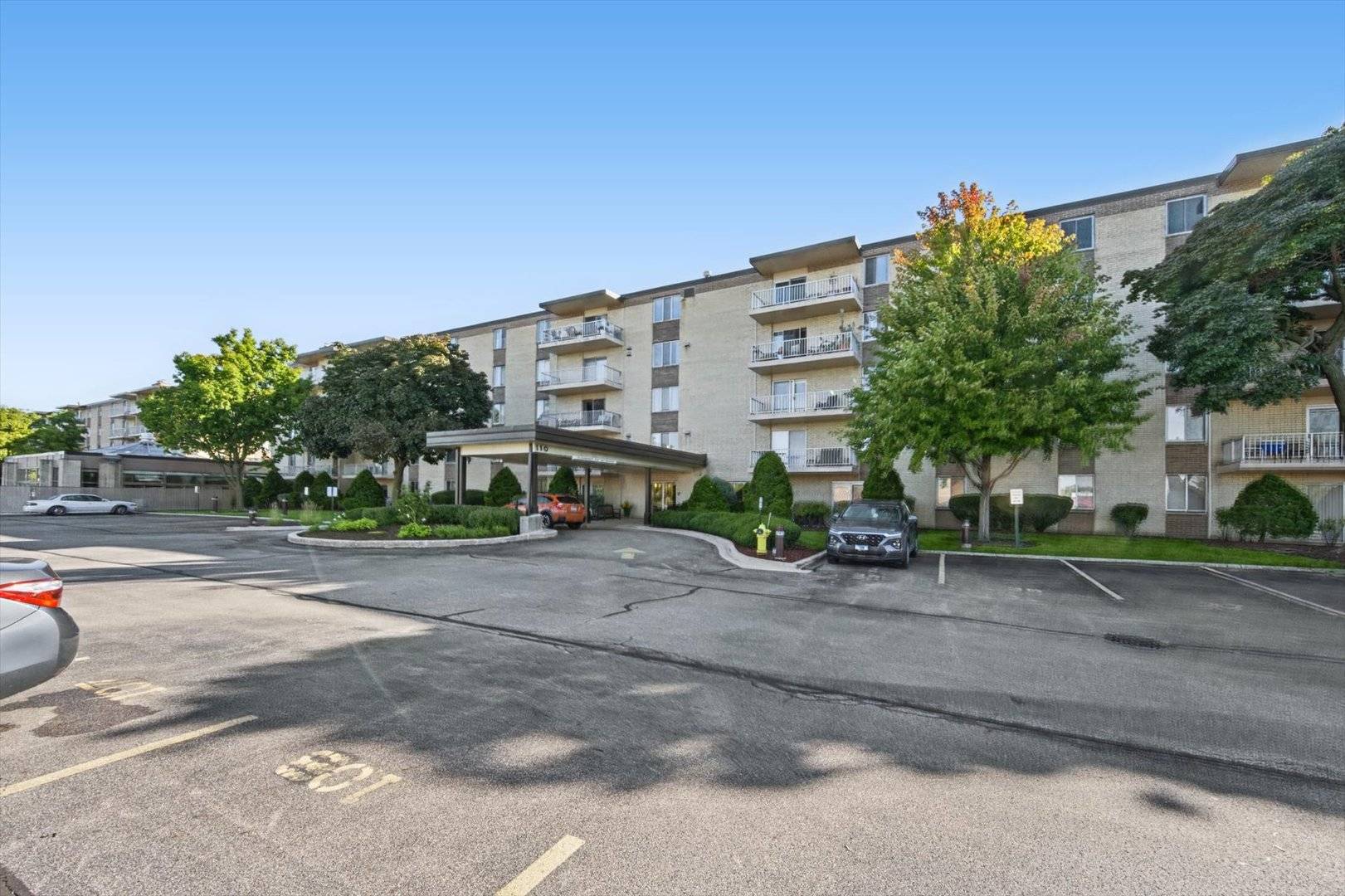 110 W Butterfield RD #310S, Elmhurst, IL 60126