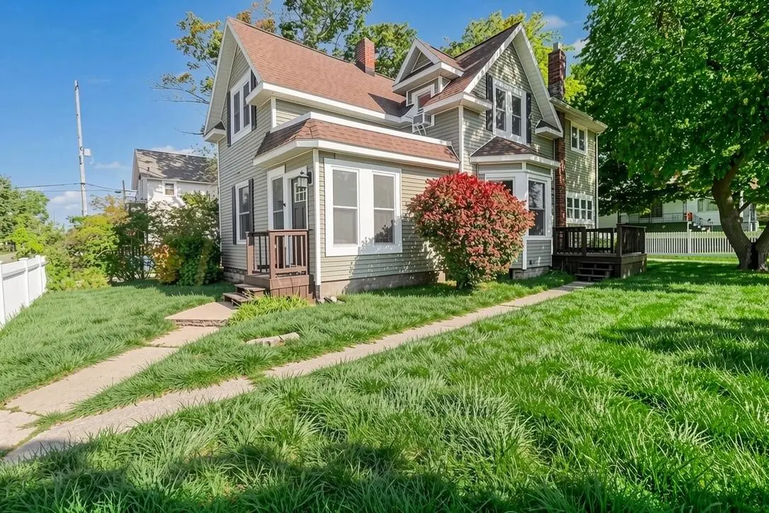 209 S Washington AVE, Ludington, MI 49431