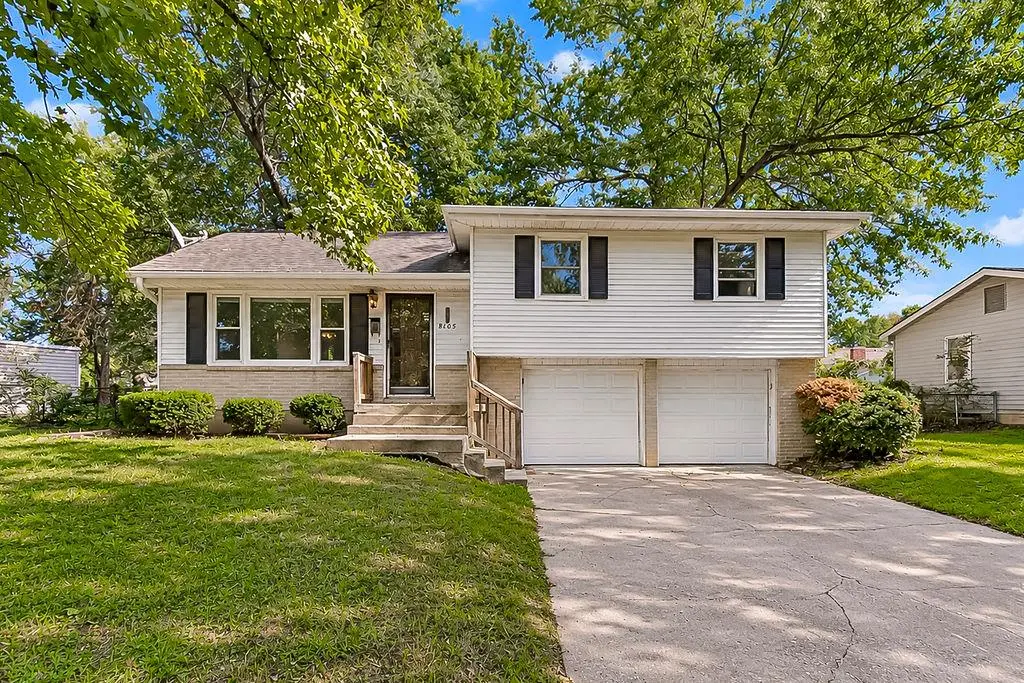8105 Hedges AVE, Raytown, MO 64138