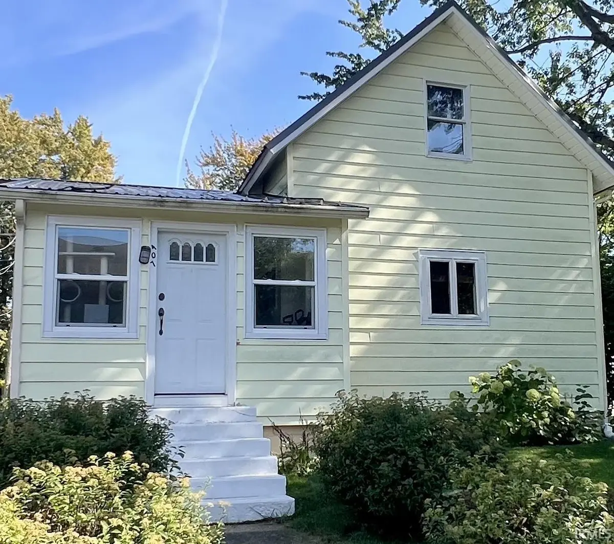 407 N Elm ST, Nappanee, IN 46550-1414