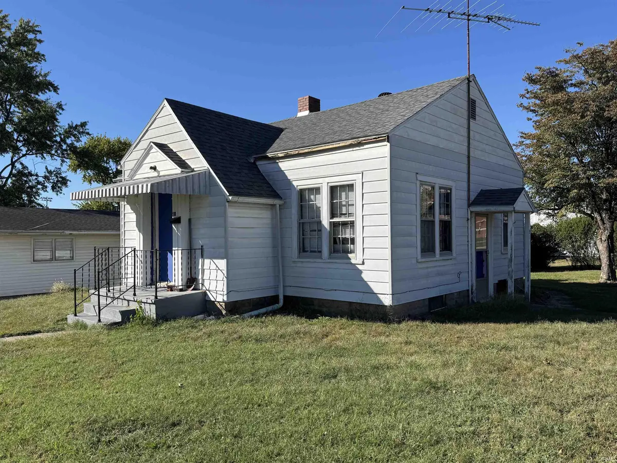 911 W Williams ST, Oakland City, IN 47660