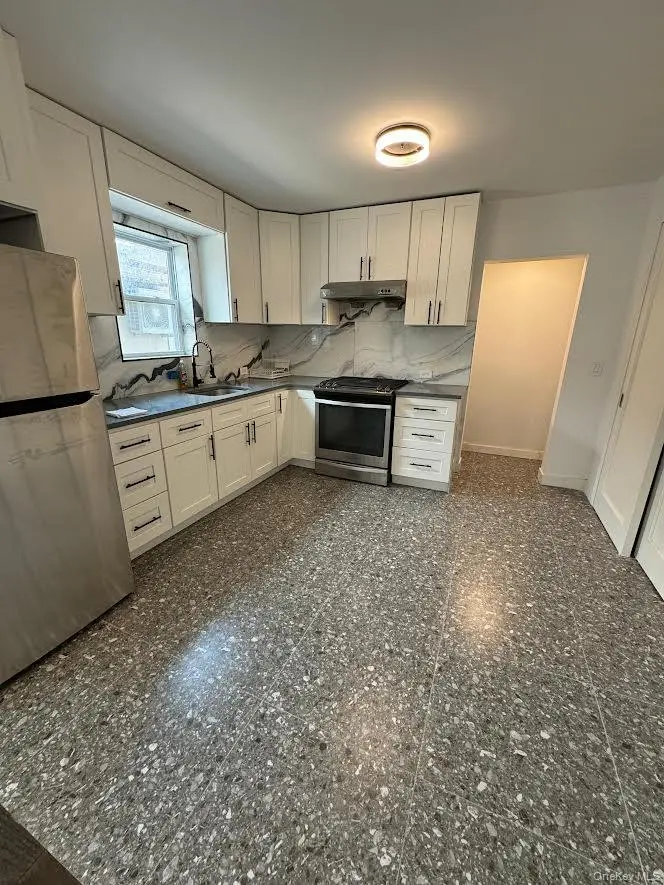 4302 20th RD #1, Astoria, NY 11105