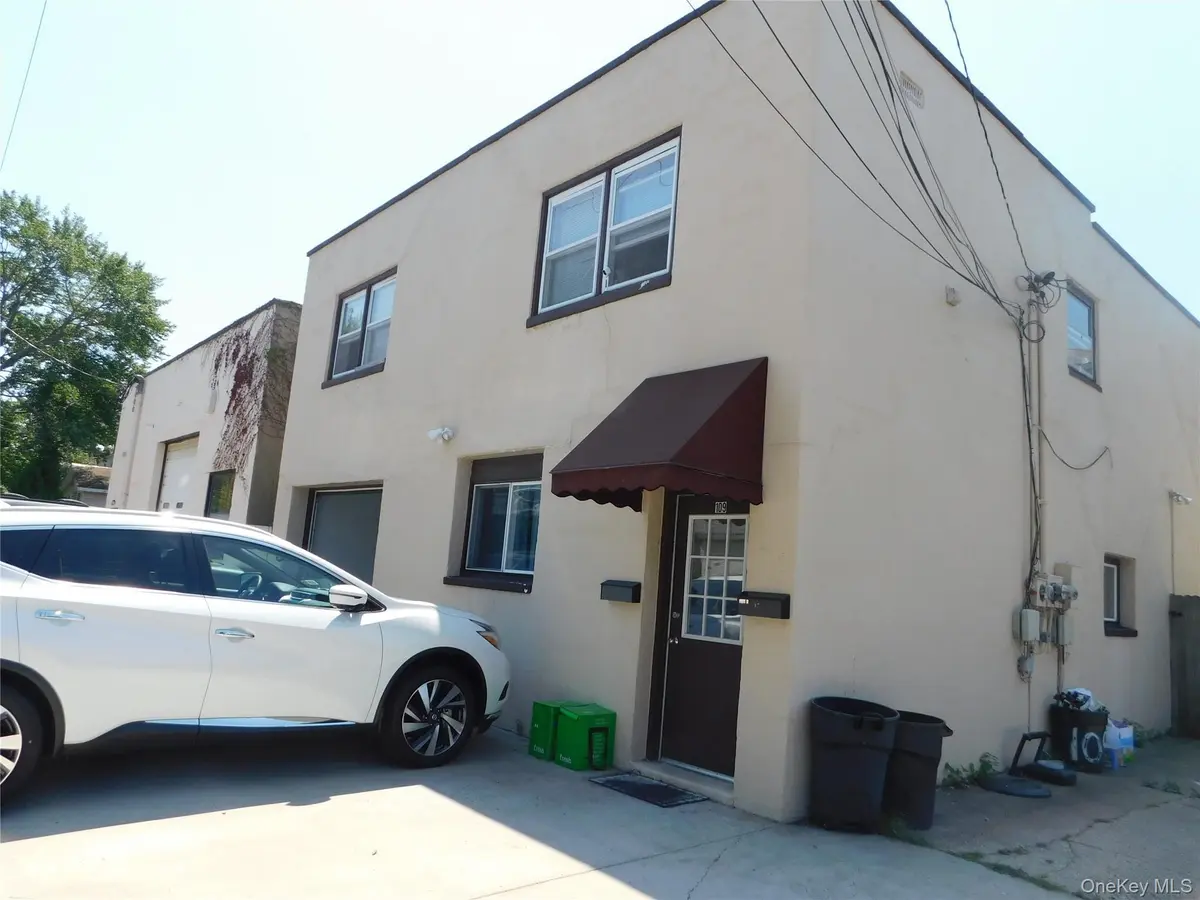 109 15, Lindenhurst, NY 11757