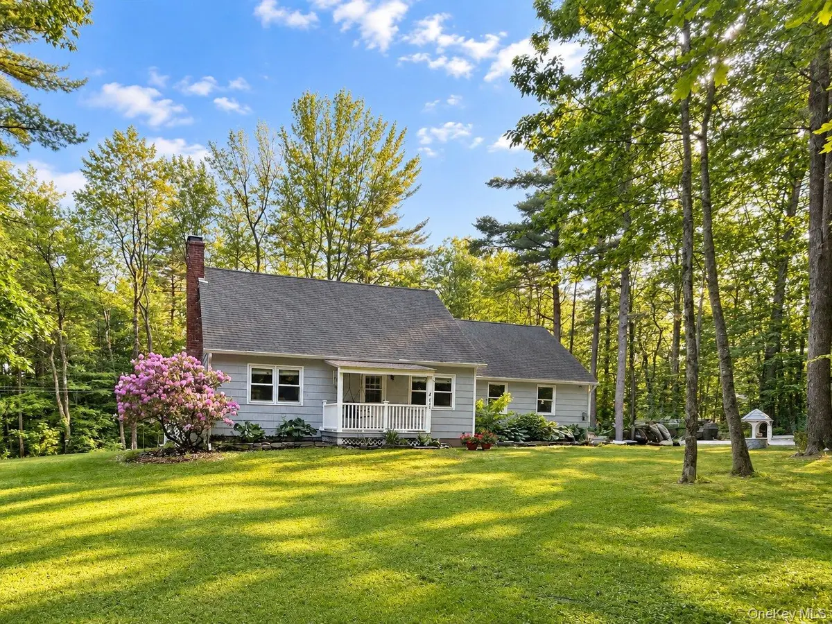 230 Middle RD, Austerlitz, NY 12017