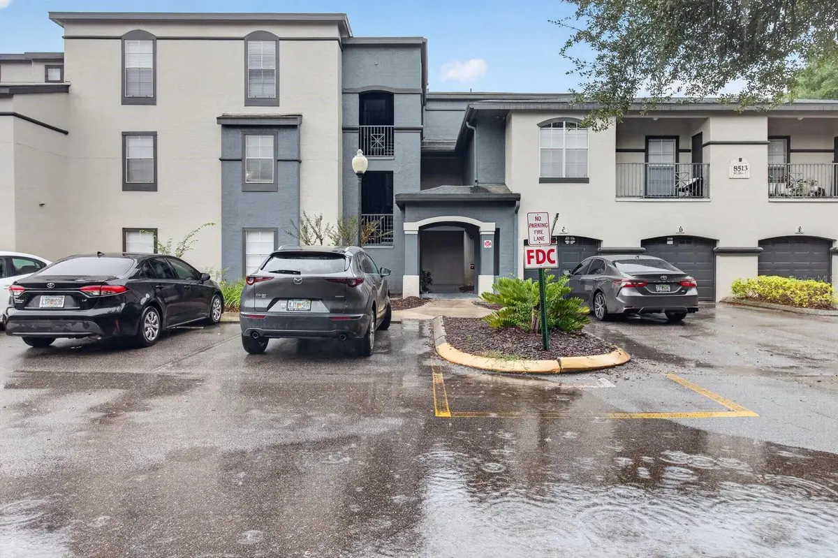 8513 ISLAND BREEZE LN #207, Temple Terrace, FL 33637