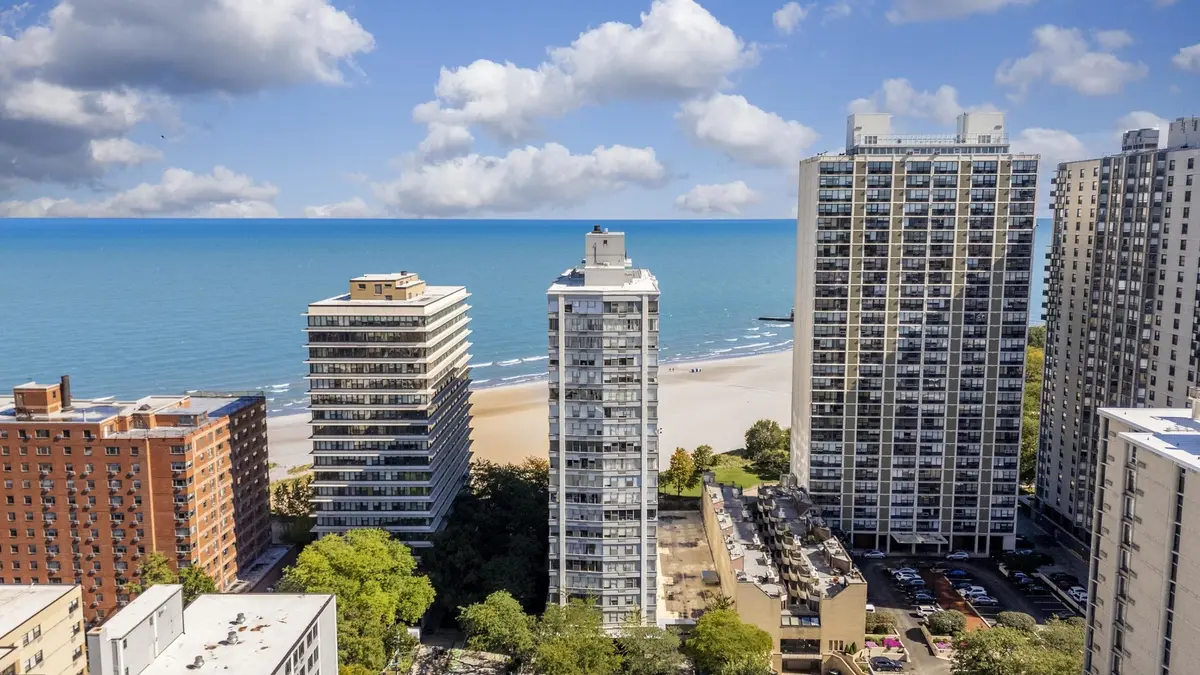 5757 N Sheridan RD #19D, Chicago, IL 60660