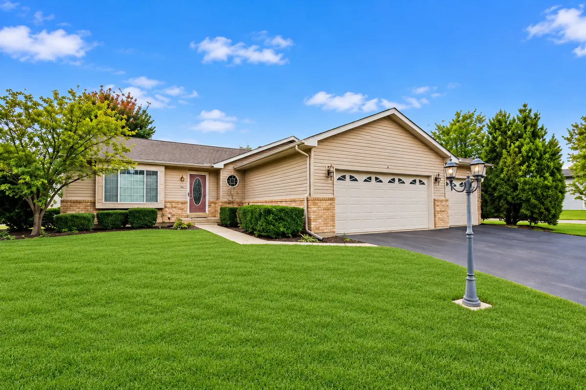 6810 Hadrian DR, Joliet, IL 60431