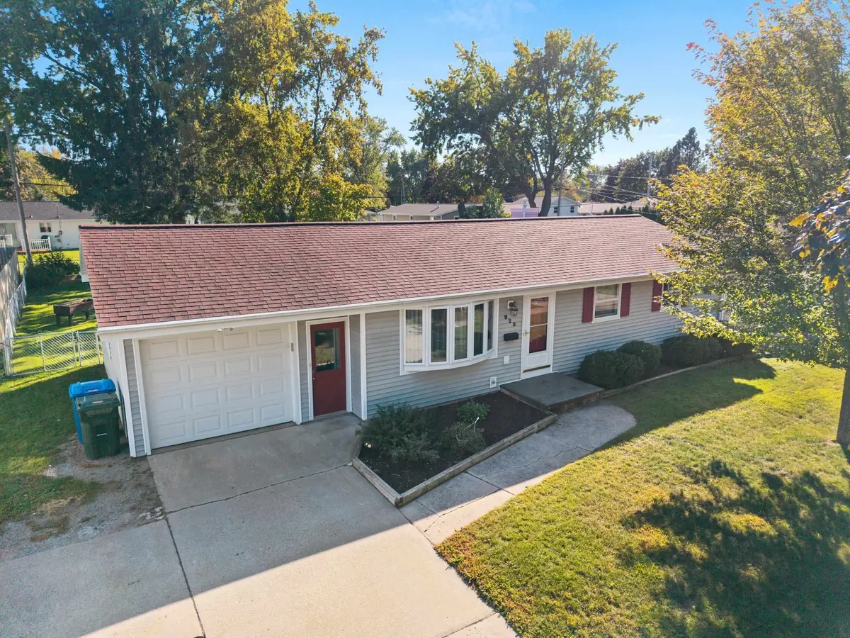 923 AMHART DR, De Pere, WI 54115-1124