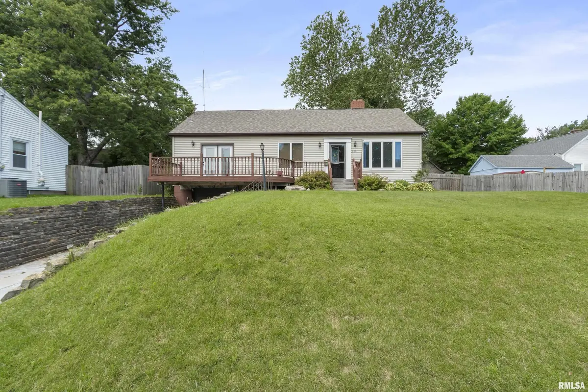 100 BRIEF ST, Washington, IL 61571