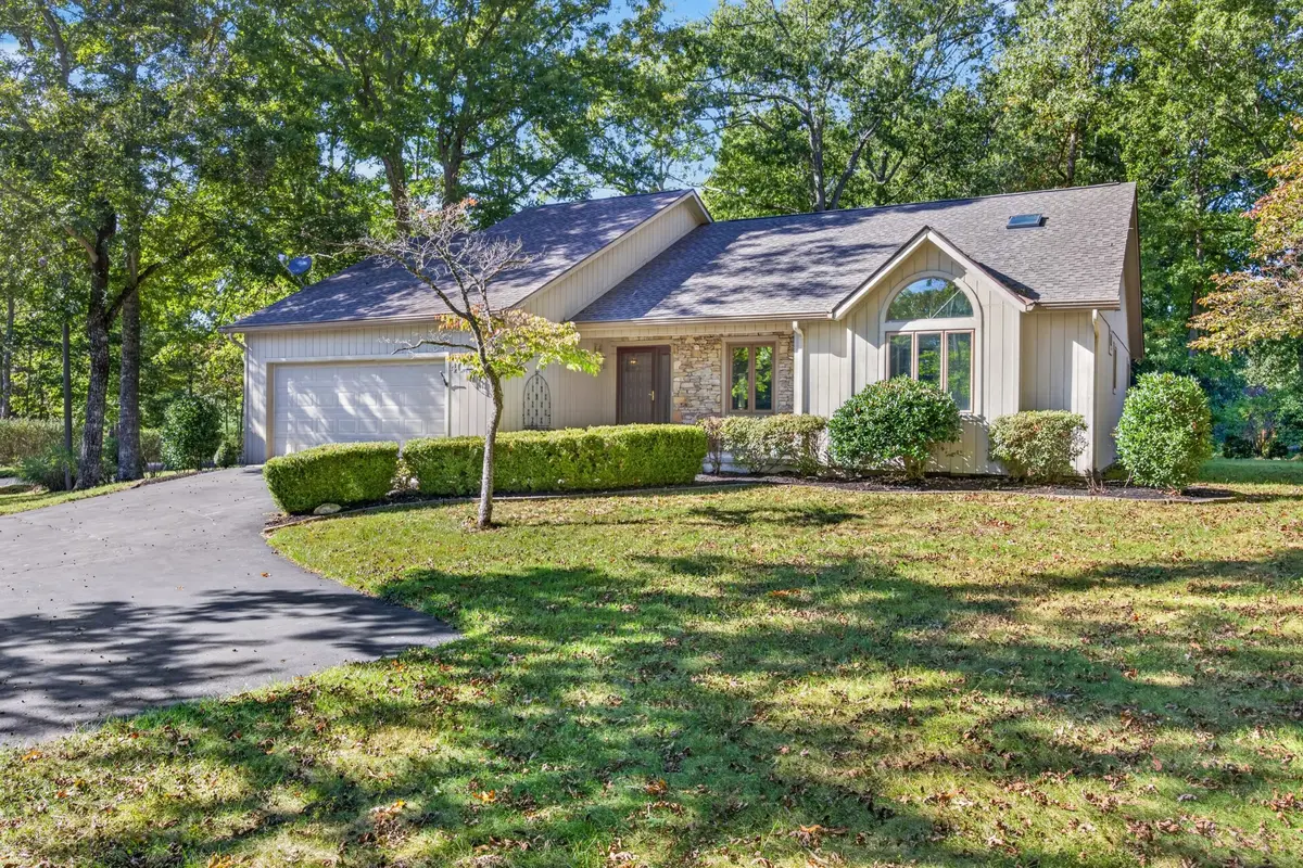 40 Kingsboro Ln, Crossville, TN 38558