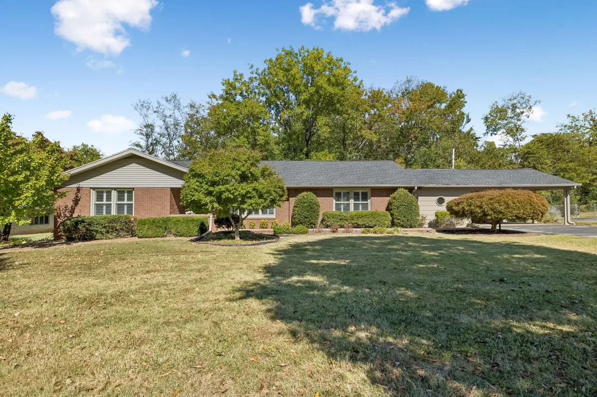 106 N Sunset Cir, Hopkinsville, KY 42240