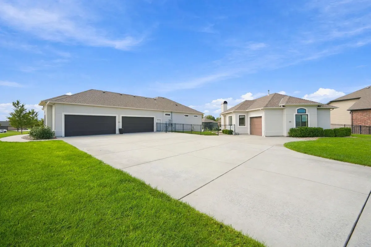2901 W Crystal Beach St, Wichita, KS 67204-2410