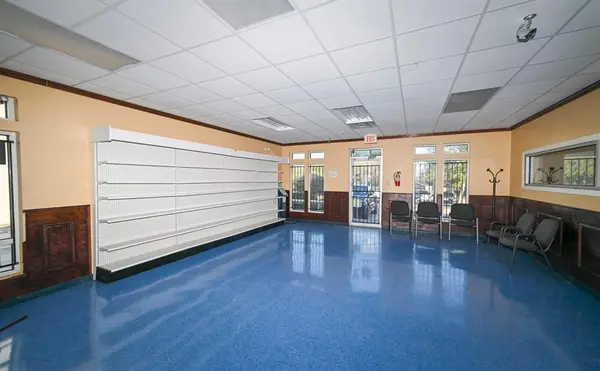 820 N Zang Boulevard, Dallas, TX 75208