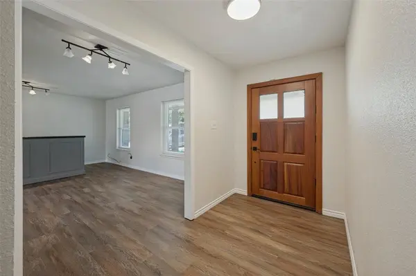 2400 W Lavender Lane, Arlington, TX 76013