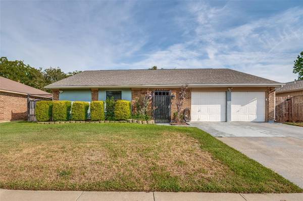 2307 Busch Drive, Arlington, TX 76014