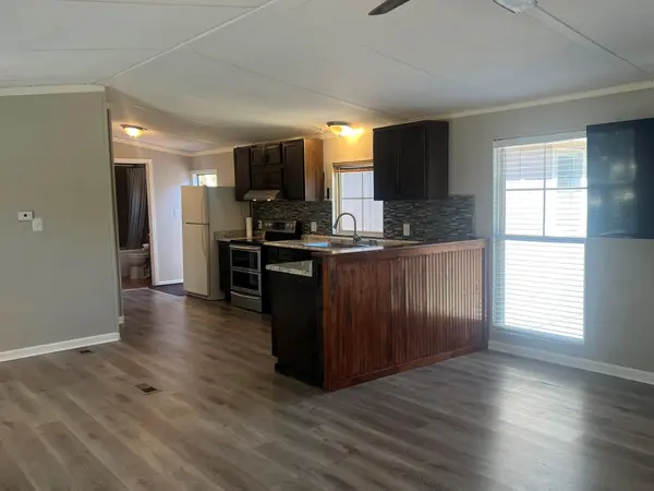 105 Oak LN, Dripping Springs, TX 78620